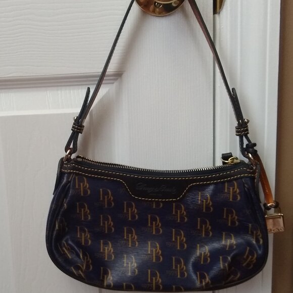 Dooney and Bourke Signature Handbag - Picture 1 of 3